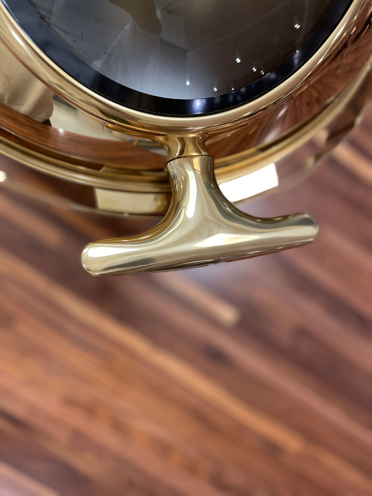 Close-up of the gold lid handle and viewing window