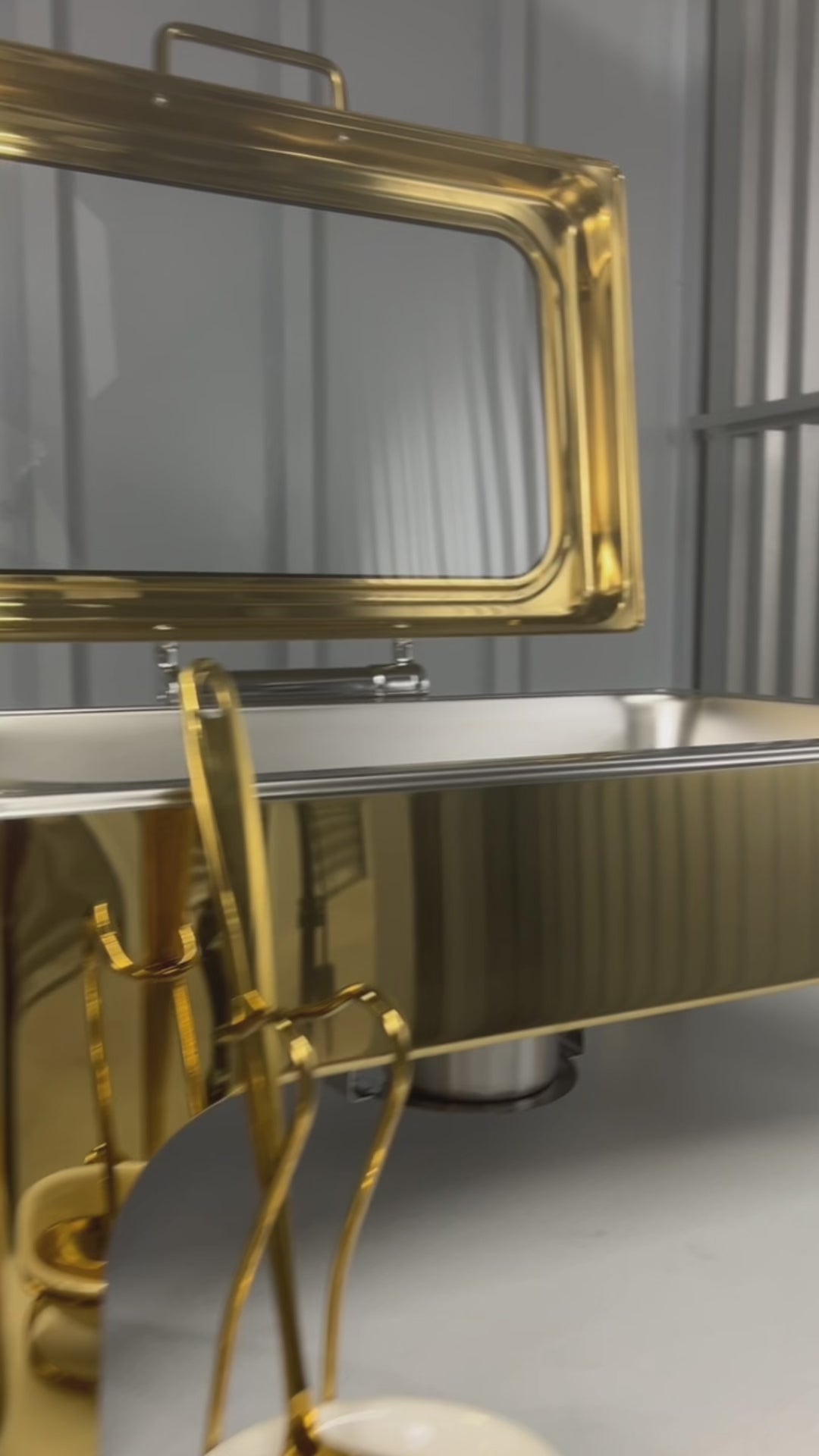 Video: gold Crystal Crown rectangle chafing dish with serving utensils